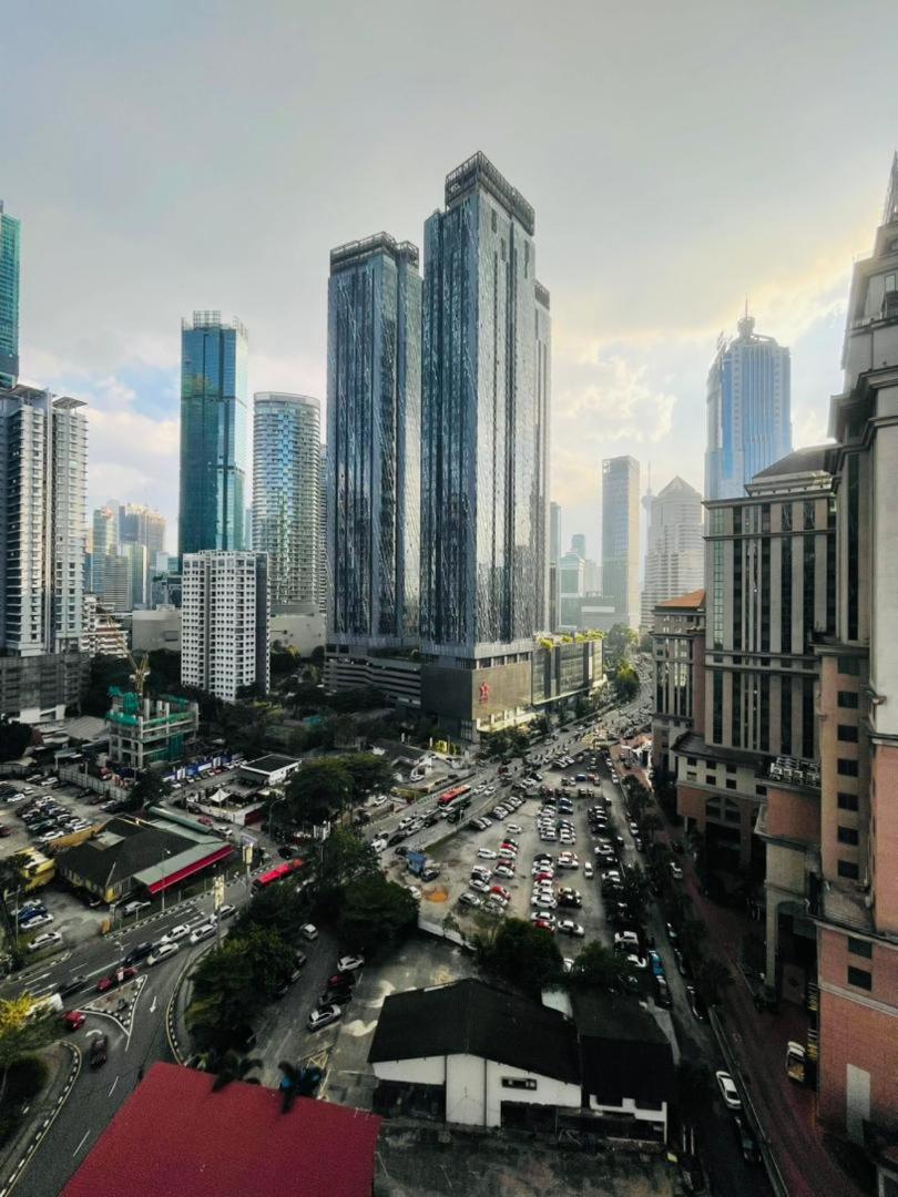 Scarletz Suites Twin Tower Klcc Kuala Lumpur By Okidoki Экстерьер фото