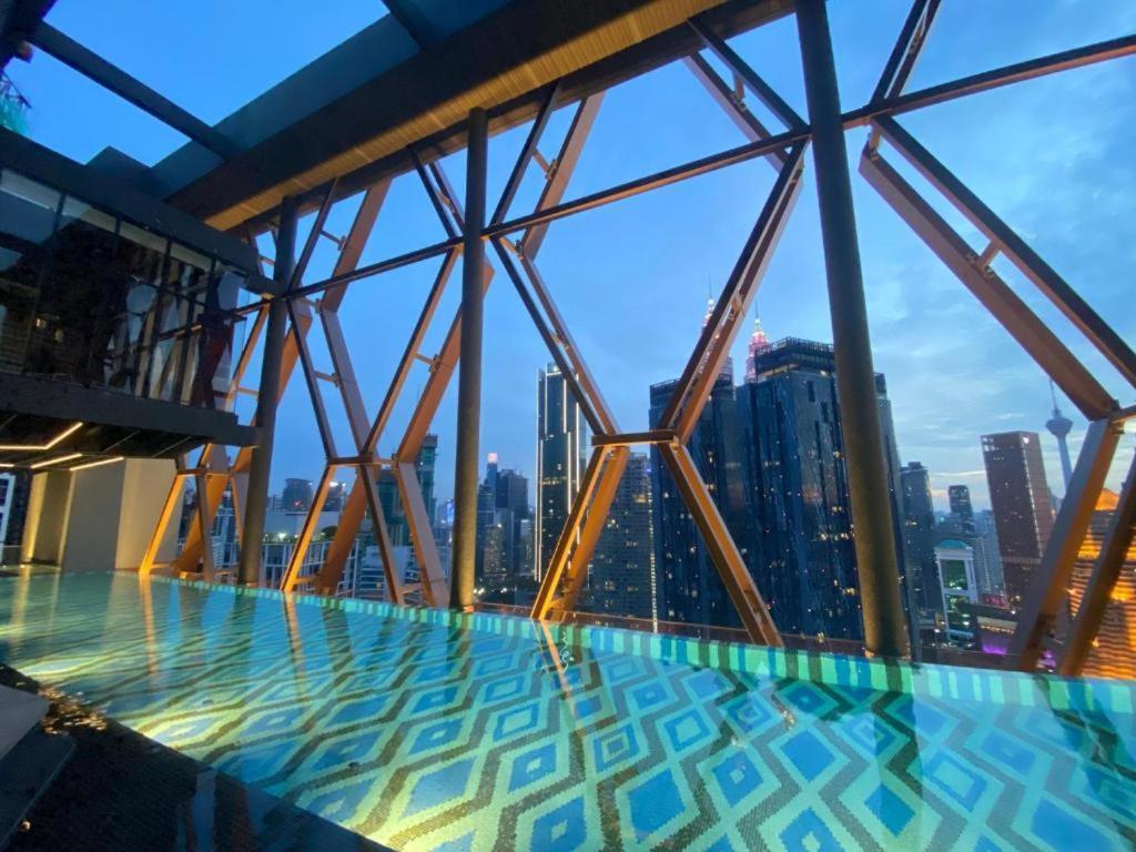 Scarletz Suites Twin Tower Klcc Kuala Lumpur By Okidoki Экстерьер фото