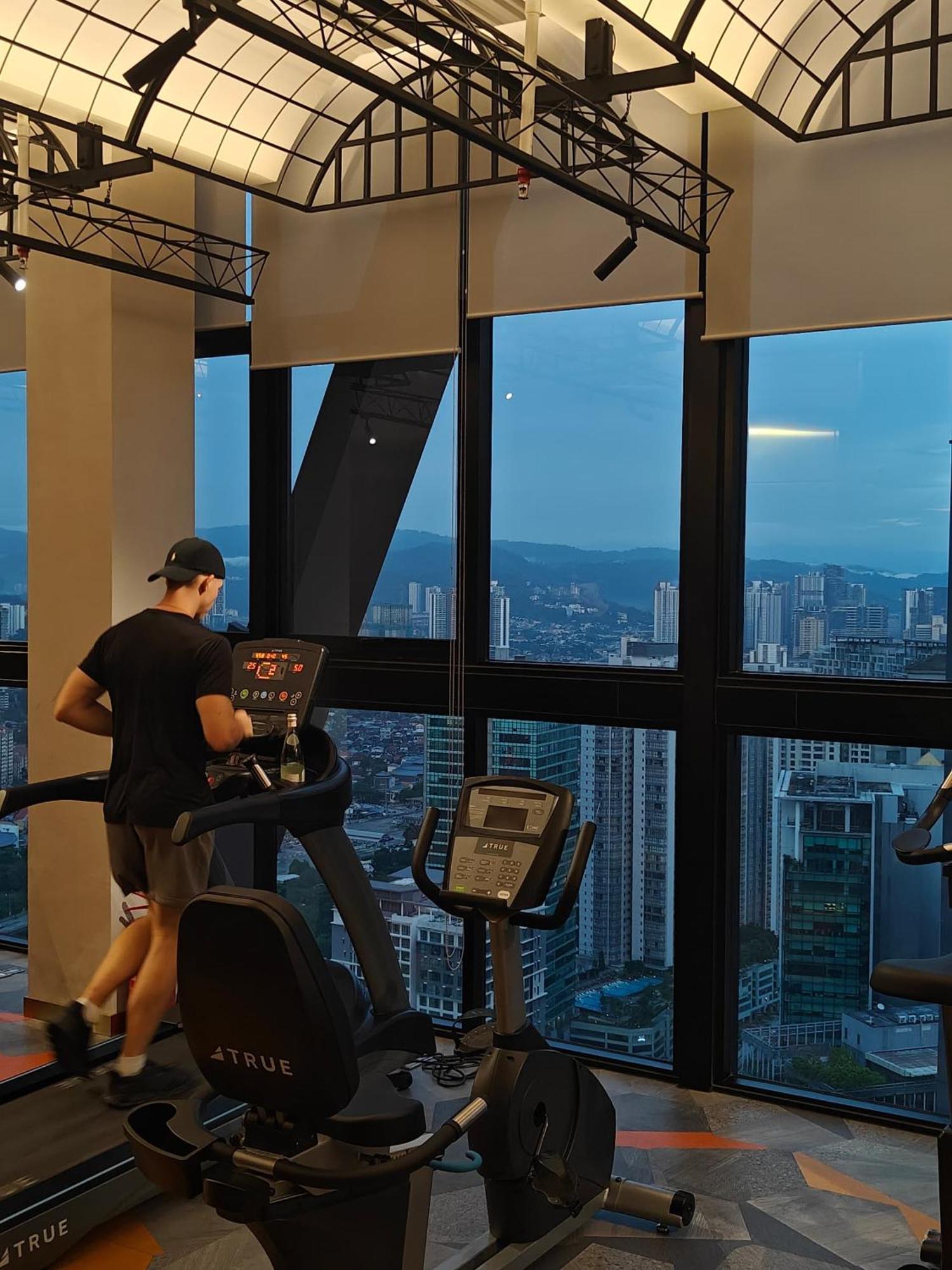 Scarletz Suites Twin Tower Klcc Kuala Lumpur By Okidoki Экстерьер фото